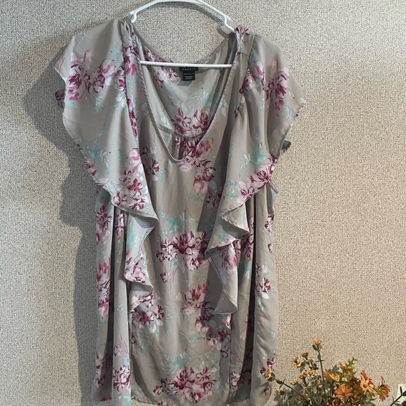 Torrid‎ Tan and Pink Flutter Sleeve Blouse with Ruffled Details - Picture 1 of 3